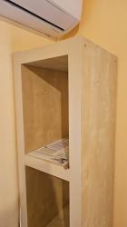 שתי כונניות שידות מאיקאה, כוננית