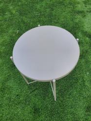 שולחן לקפה או לבירה חמוד