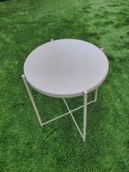 שולחן לקפה או לבירה חמוד