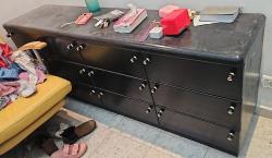 למסירה: שלוש שידות עץ מהממות,