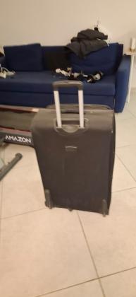 מזוודה שחורה ענקית כמו חדשה