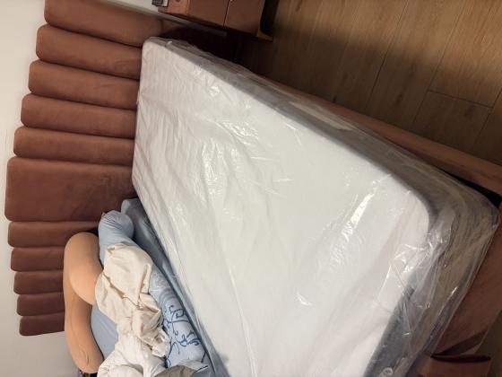 שני מזרוניים אורטופדיים חדשים מהניילון