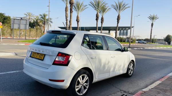 סקודה פאביה (2021)