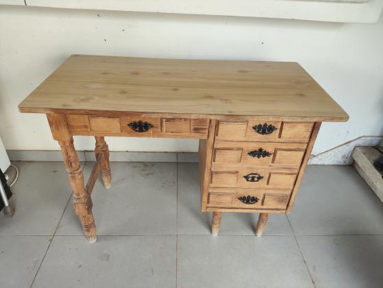 שולחן כתיבה וינטאג' במידות אורך