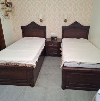 חדר שינה מפואר – מעץ,