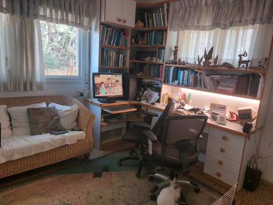 אד"ם הכהן 21 (זיו)