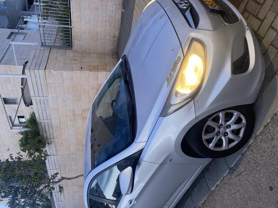 יונדאי i25 (2011)