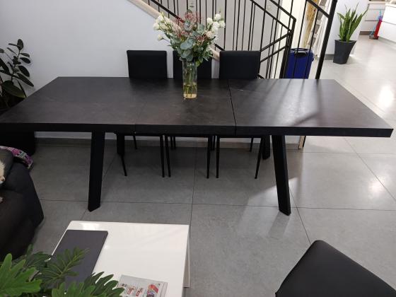 שולחן כמו חדש נקנה לפני