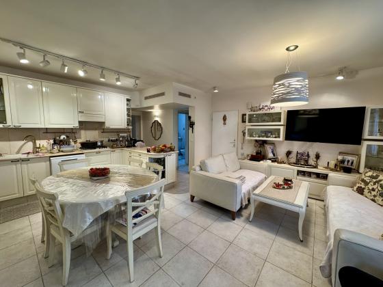 הלוטוס 9 (עג'מי)