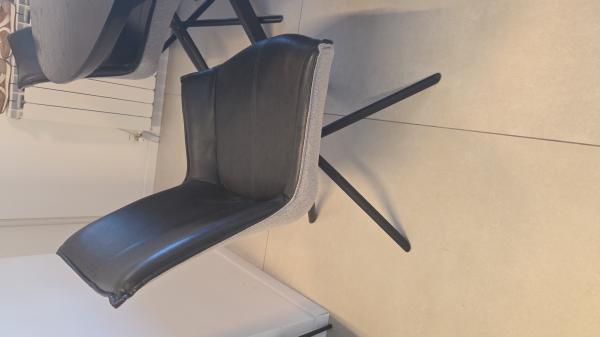 פינת אוכל נפתחת במצב מצויין