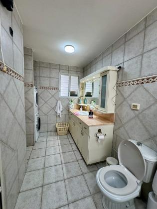 הלוטוס 9 (עג'מי)