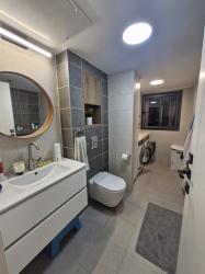 חיים לסקוב 7 (קריית מנחם בגין)