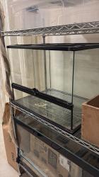 למכירה טרריום של אקזוטרה (החברה