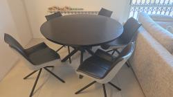 פינת אוכל נפתחת במצב מצויין