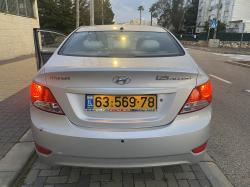 יונדאי i25 (2011)