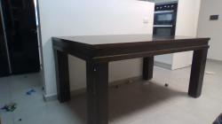 בהזדמנות !שולחן מעץ חזק ויציב,