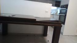 בהזדמנות !שולחן מעץ חזק ויציב,