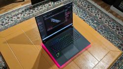 מוכר את המחשב הנייד החדש