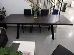 שולחן כמו חדש נקנה לפני