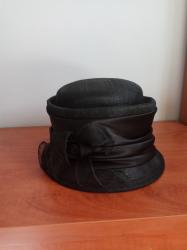 למכירה: 2 כובעי נשים שחורים
