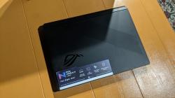 מוכר את המחשב הנייד החדש