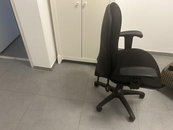 כסא מחשב במצב מצוין
