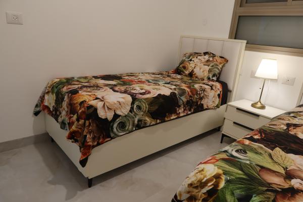 חדר שינה יהודי יוקרתי כחדש!בשימוש