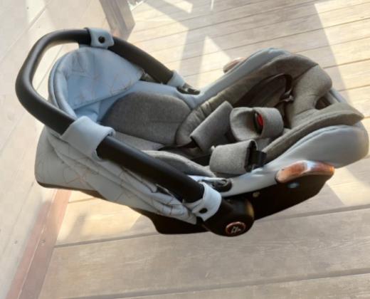 עגלה טיולון וסלקל במצב דיי חדש שומש מעט זמן מגיע עם הכל!