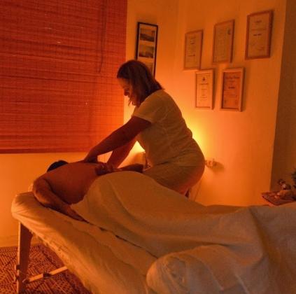 מירי גיילר - טיפול רפואי במגע