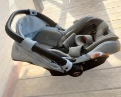 עגלה טיולון וסלקל במצב דיי חדש שומש מעט זמן מגיע עם הכל!