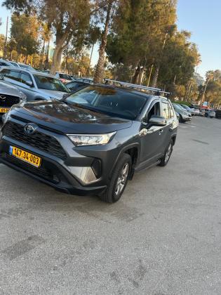 טויוטה יאריס הייבריד (2022)