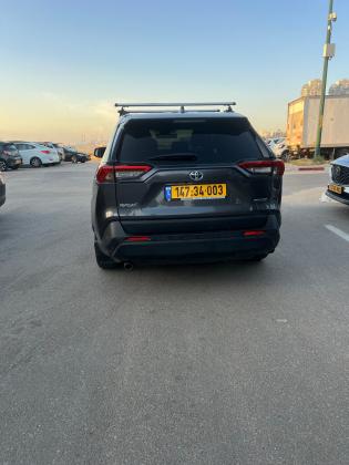 טויוטה יאריס הייבריד (2022)