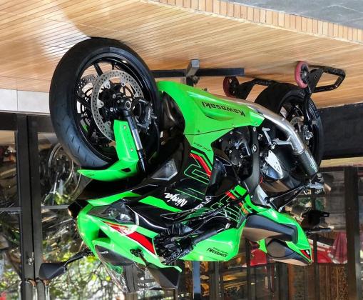 קאוואסאקי ZX-10R Ninja (2023)