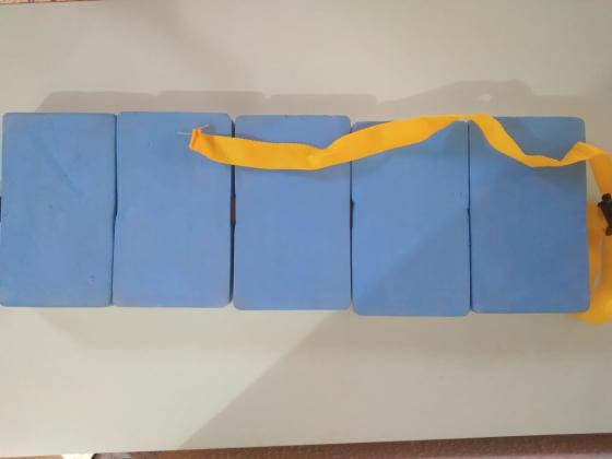6 חגורות מצופים חמש קוביות