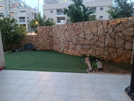 דוכיפת 17