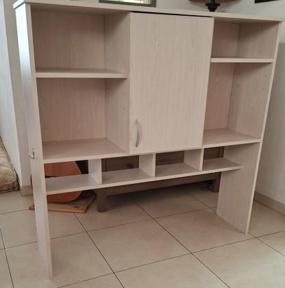 למכירה מדפים עם תא אחסוןמידות: 1