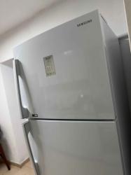 למכירה מקרר Samsung גדול ומרווח,