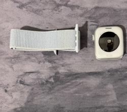 שעון אפל se 2 44mm מגיע עם קופסא והכל